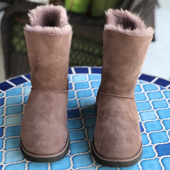 Ugg Classic Cuff Boot - Picture 3 of 8